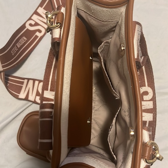 Steve Madden Bwebber Tote - Picture 3 of 4